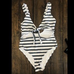 One piece striped